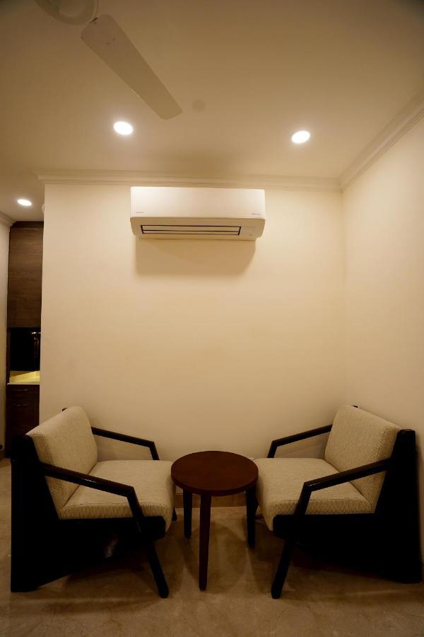 Wongdhen House Hotel New Delhi Bagian luar foto