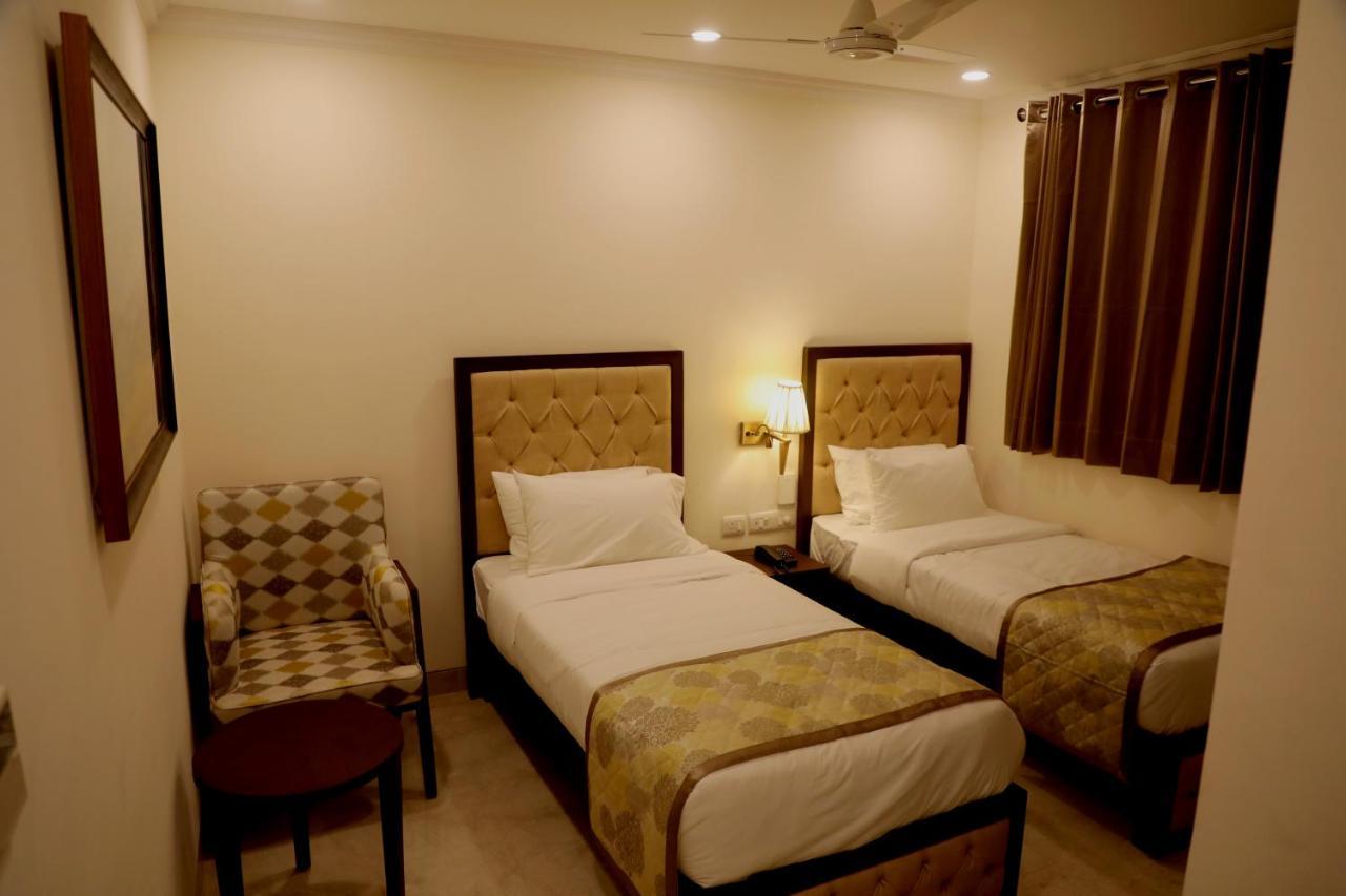 Wongdhen House Hotel New Delhi Bagian luar foto